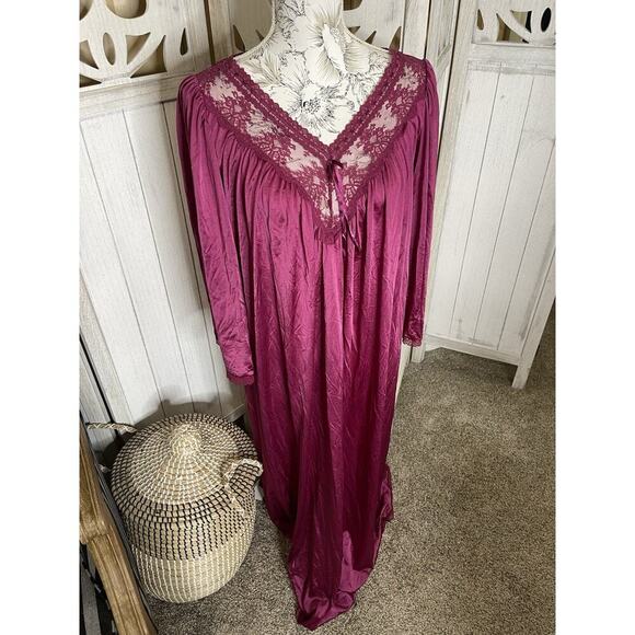 Vintage Miss Elaine Nightgown Silky Burgundy Soft Nylon Lace Made USA Sz Small - Picture 1 of 7